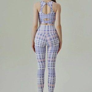 Ensemble de yoga tendance pour femmes, vêtements de sport, soutien-gorge de sport et leggings assortis - Product Image 5