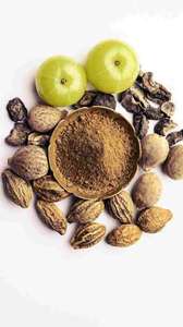 Poudre de Triphala Naturelle |   Mélange d'Amla, Haritaki et Bibhitaki |   Poudre d'herbes ayurvédiques de qualité supérieure |   Qualité d'exportation en gros - Product Image 4