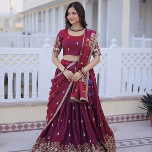Lehenga Choli de Diseño para Bodas, Blusa de Seda Sin Coser para Minoristas, Falda Completamente Cosida con Vuelo de Lona de 3 Metros - Product Image 1
