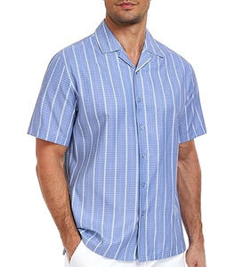 Chemise à manches courtes boutonnée avec des fines rayures verticales et un col camp style décontracté, tissu respirant pour un style et un confort optimaux - Product Image 4