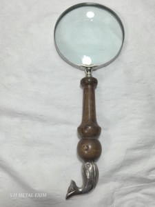 Loupe à main vintage avec manche en bois fait main, design poisson argenté, décoration de bureau, cadeau de luxe - Product Image 6