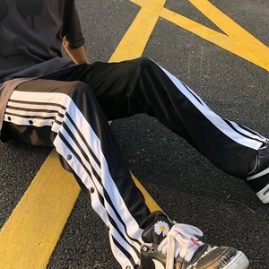 Pantalon de survêtement noir pour homme avec bandes blanches, taille élastique et cordon de serrage, décontracté, respirant, en tissu tricoté mi-lourd, idéal pour l'automne - Product Image 3