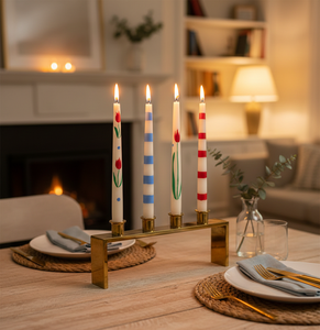 Ensemble de 4 bougies coniques modernes à rayures tulipes, faites à la main, en cire de soja et de paraffine, sans fumée, pour la décoration de Noël et les événements d'hiver - Product Image 2