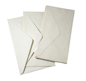 Juego de Sobres de Papel Color Crema con Cierre Autoadhesivo, Papelería de Algodón Reciclado Hecha a Mano de Rajasthan - Product Image 3