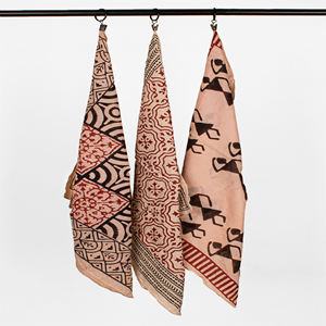 Juego de 3 bandanas cuadradas de algodón ecológico, estilo Bagaru, estampadas a mano, bufanda bandana unisex, transpirable, para la espalda y el cuello. - Product Image 1