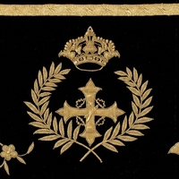 Drapeau liturgique chrétien en velours noir, brodé à la main avec croix dorée, couronne et motifs floraux