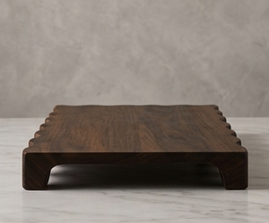 Planche à découper en bois de noyer et bois de manguier, bord ondulé, avec pieds de support, vente en gros - Product Image 2