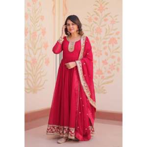 Robe de mariée pour la mère de la mariée en georgette effet fleuri, brodée et drapée, avec dupatta - Product Image 5
