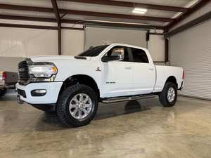 RAM 2500 Crew Cab Cummins 4x4 Usada del 2023 - Product Image 2