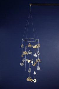 Campanas de Viento para Bebés de Latón Plateado con Diseño Antiguo para Fiestas de Cumpleaños - Música Hecha a Mano - Product Image 1