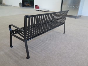 Global Industrial 6 Ft. <span class=keywords><strong>Banc</strong></span> de parc portable robuste pour l'extérieur avec dossier, lattes verticales en acier, finition peinture poudrée noire - Product Image 2