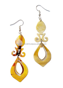 Boucles d'oreilles en corne de conception classique avec perles et diamants Boucles d'oreilles pendantes fines uniques pour les fêtes et les occasions religieuses - Product Image 2