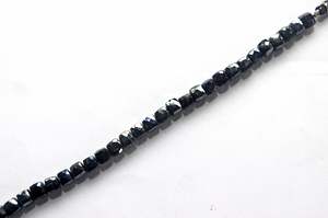 ลูกปัดสปิเนลสีดำธรรมชาติทรงลูกบาศก์เจียระไน ร้อยเป็นเส้น สำหรับทำเครื่องประดับ ขายส่ง - Product Image 2