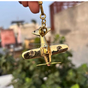 Porte-clés avion en laiton fait main, mini modèle d'avion pour les amateurs de voyage - Product Image 3