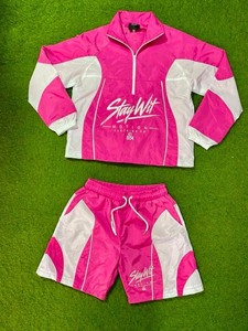 Conjunto de Chaqueta y Pantalones Cortos de Nailon Personalizado para Mujer, con Media Cremallera, Estampado Serigrafiado, Cuello Alto, Estilo Corto, Lindo, Atlético, Dulce, de Dos Piezas, Fabricación OEM - Product Image 1
