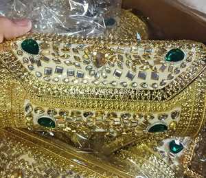 Pochette élégante en forme de cylindre avec travail Kundan, fabriquée à la main pour les mariages, les fêtes et les occasions festives avec style. - Product Image 1
