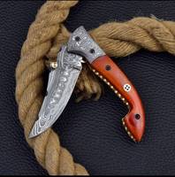 Couteau pliant artisanal en acier Damas, manche couleur os avec broche en mosaïque