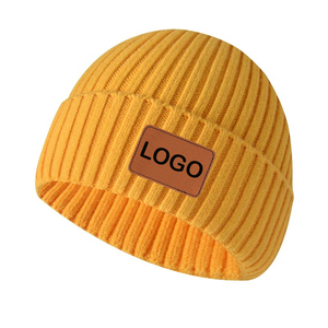 Gorros Cortos de Alta Calidad con Parche de Cuero, Gorros de Invierno Tejidos Personalizados - Product Image 4