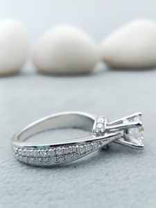 แหวนแต่งงานทรงกลมทันสมัยจาก D'VINS JEWELS ประดับเพชรทรงบริลเลียนต์สี D ขาว  ฝังในตัวเรือนเงินหรือทอง  พร้อมใบรับรอง - Product Image 5