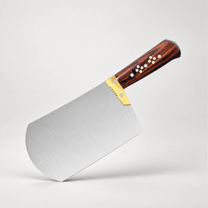 Cuchillo de Carnicero de Hoja Ancha Plateada con Mango de Madera Marrón Oscuro y Refuerzo Dorado Remachado para Cortar Carne en la Cocina - Product Image 1
