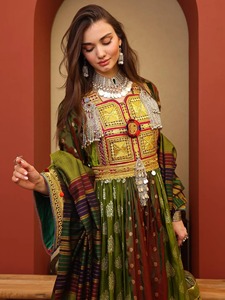 Vestido Tradicional Afgano Kuchi para Mujer, Vestidos Casuales de Terciopelo de Seda Verde con Bordado de Oro, Lentejuelas y Borlas, Vestido Largo - Product Image 2