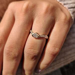 Bague de fiançailles en argent sterling 925 avec moissanite taille ronde VVS1 pour femme - Product Image 5