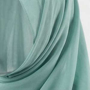 Pañuelo Hijab de Chifón de Seda Suave Premium con Estampado Tie Dye Personalizado, Efecto Ombre Mármol y Estampado Acuático, Ligero, de la Mejor Calidad - Product Image 4