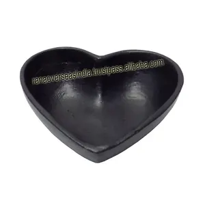 Ciotola da portata In ghisa a forma di cuore ecologica di vendita calda In colore nero per caramelle e noci Snack di frutta per insalata