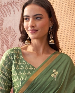 Sari de Diseño KV para Mujer, Bordado y Adornado, Mezcla de Algodón Estilo Bollywood, con Blusa Sin Coser, Verde - Product Image 5