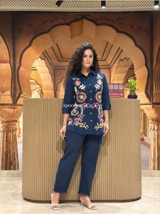 Nuevo Conjunto de Salwar Kameez de Algodón Slub de Diseñador Tesla con Bordado y Encaje Fumka, Estilo Moderno para Fiestas y Eventos - Product Image 3