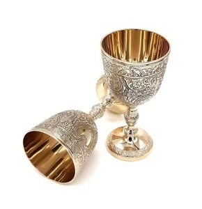 Ensemble de gobelets en laiton faits à la main, finition vintage, design romain, verre à vin décoratif, décoration de la maison, vaisselle, décoration de bar et de mariages - Product Image 4