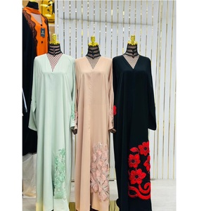 Abaya Modeste de Dubaï à Manches Longues Perlée et Pailletée, Traditionnelle, Faite à la Main, pour Mariage, en Polyester Respirant, Col en V – Grande Vente - Product Image 1