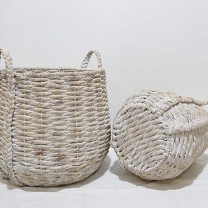 Panier à linge tendance en jacinthe d'eau blanchie rustique et écologique, couvercle de pot de plante circulaire avec poignées - Product Image 5