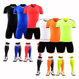 Nouvelle arrivée Maillot de football personnalisé pour hommes Uniforme de football d'entraînement en polyester confortable Maillot de football et de football personnalisé - Product Image 1