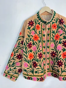 เสื้อแจ็คเก็ตกำมะหยี่สีแทนพรีเมียม ปักลายดอกไม้รอบตัวด้วยมือ โทนสีส้มอบอุ่น เสื้อโค้ทฤดูหนาว - Product Image 3