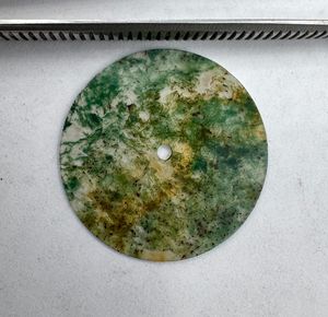 Esfera de Reloj de Ágata Musgosa Natural de 28.50mm Verde/Blanco, 1mm de Grosor, Corte Plano, Orificio Central de 2mm, Clásica, Elegante, Vintage, de Lujo - Product Image 1