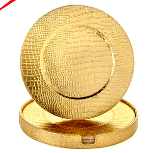 Sous-verre rond élégant en métal avec finition antique et support design pour banquets vintage, événements et réunions de famille - Product Image 5