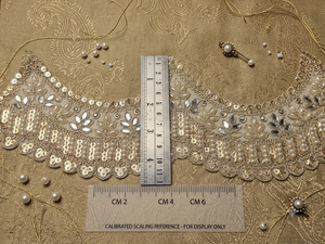 B.R Fashions Treasures – Dentelle élégante brodée style festonné avec perles et sequins, motif floral, 4 7/8 pouces, pour vêtements et sacs - Product Image 4