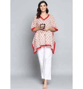 ชุดนอนยาวถึงพื้นผ้าคอตตอน100% ลายดอกไม้สีแดงงาช้างผ้าทอมือรอบเอวธรรมชาติพิมพ์ลายบล็อก - Product Image 1