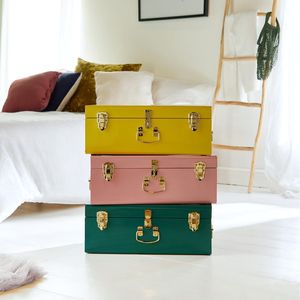 Ensemble de boîtes de rangement rectangulaires en crème avec fermoir doré, design empilable, style minimaliste pour l'organisation des articles divers - Product Image 6
