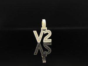Colgante de Letra Ice Legacy Custom Iced CZ Shadow Crown V2 de Acero Inoxidable con Baño de Plata 925 y Engaste de Diamantes en Canal, Estilo Hiphop - Product Image 1