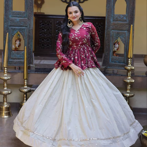 Nouveautés : Ensemble haut et lehenga élégant pour mariage et fêtes, en soie douce, tenue de mariage de créateur. - Product Image 1