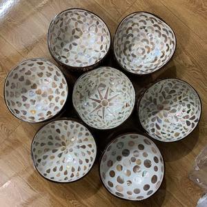 Bol en coquille de noix de coco avec design en laque éclaboussée de couleur, bol en noix de coco décoratif écologique pour la maison, la cuisine et les cadeaux - Product Image 3