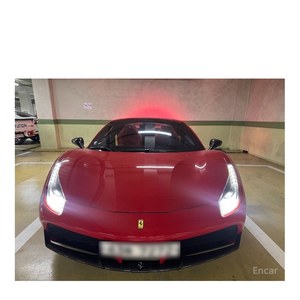 Ferrari 488 3.9 Modèle mai 2017 38 998 km Boîte de vitesses automatique Volant à gauche - Product Image 3
