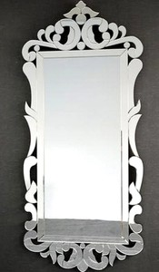 Miroir en verre vénitien élégant avec gravures florales ornementales, bords biseautés et charme vintage sophistiqué - Product Image 1