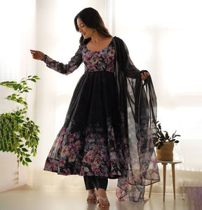 Anarkali de Diseño en Color Negro Elegante, Material de Organza Tabhi con Estampado Digital, Pishwas Indio para Mujer con Dupatta, Listo para Usar - Product Image 1