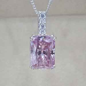 Collar de compromiso de plata de ley 925 con moissanita VVSD original de corte radiante rosa, joyería para mujer, venta al por mayor a granel - Product Image 1