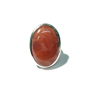 Bague élégante en argent sterling avec saphir naturel, style bohème vintage, forme ovale, par un créateur tiers - Product Image 1