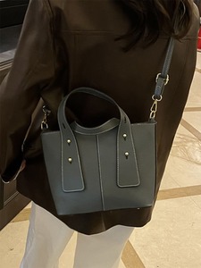 Genuine Leather Tote <b>Bag</b> with Stone Pattern Zipper Closure Cotton Lining Large Capacity High-end One Shoulder Crossbody Design - Product Image 3