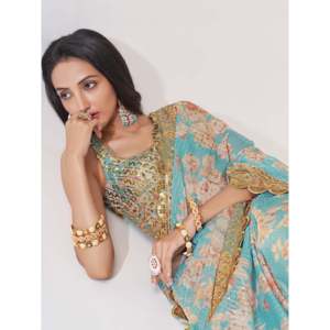 Pretty Sky Blue Floral Print Organza Saree con blusa Festival Wear para fiestas - Product Image 3